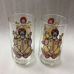 2 Vintage 1977 McDonald's Ronald McDonald Collector Series Drinking Glasses